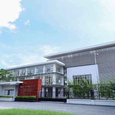 Trường Quốc Tế